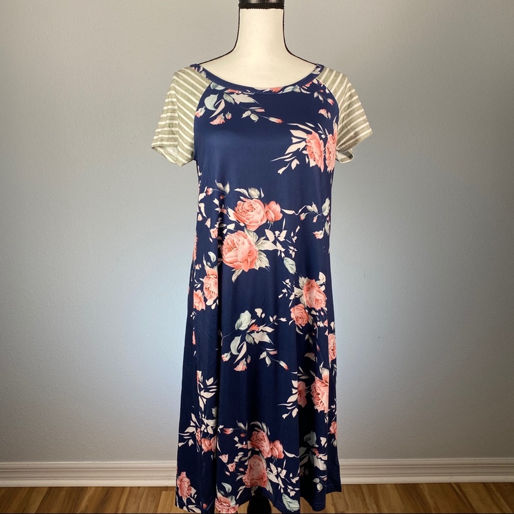 NWOT Navy Blue Floral Tunic Women’s Summer Dress